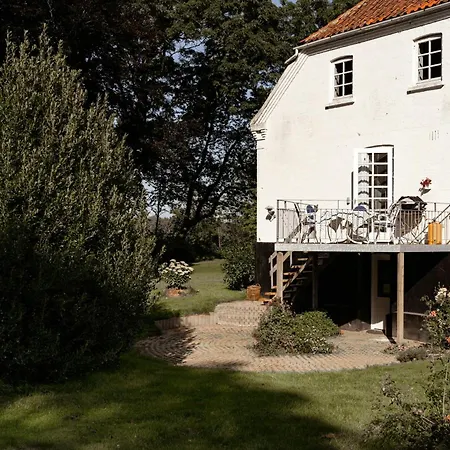 Historic Farm With For The Extended Family *
